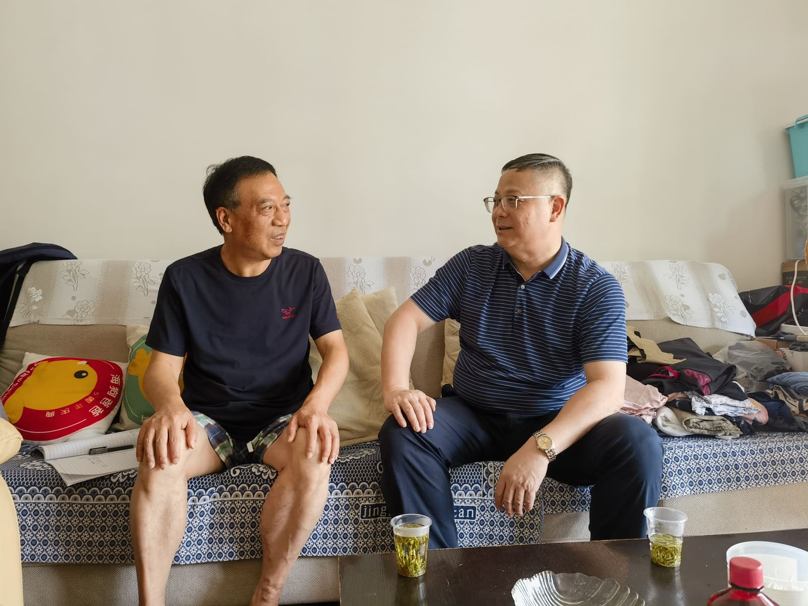 公司走访慰问退休老党员